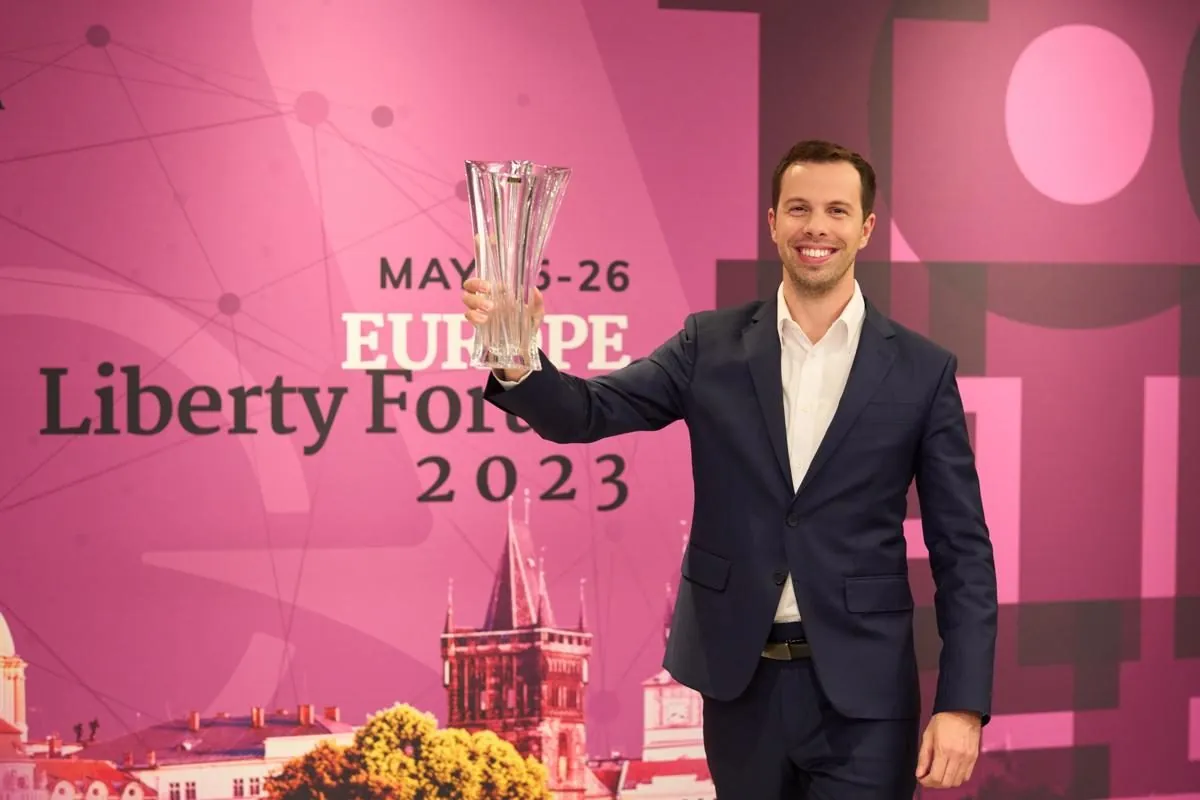 Adam Bartha accepting the Europe Liberty Award in Prague